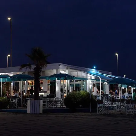 Апартаменты Delightful Close To The Center