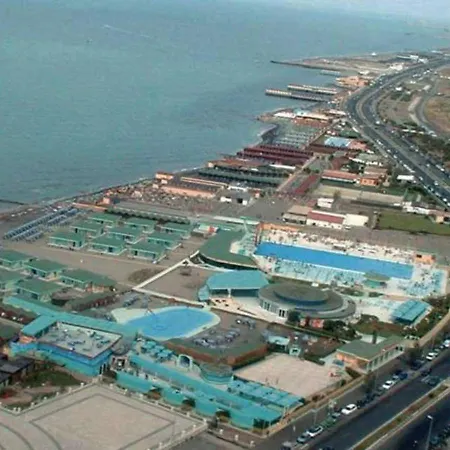 Delightful Close To The Center Апартаменты *